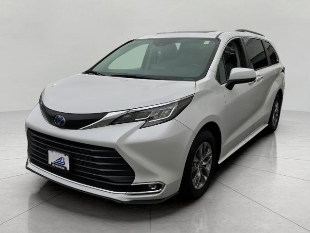 2023 Toyota Sienna Vehicle Photo in GREEN BAY, WI 54303-3330