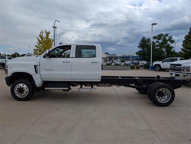 2024 Chevrolet Silverado Chassis Cab Vehicle Photo in ENGLEWOOD, CO 80113-6708