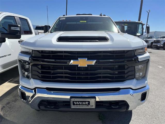 2024 Chevrolet Silverado 3500 HD Chassis Cab Vehicle Photo in ALCOA, TN 37701-3235