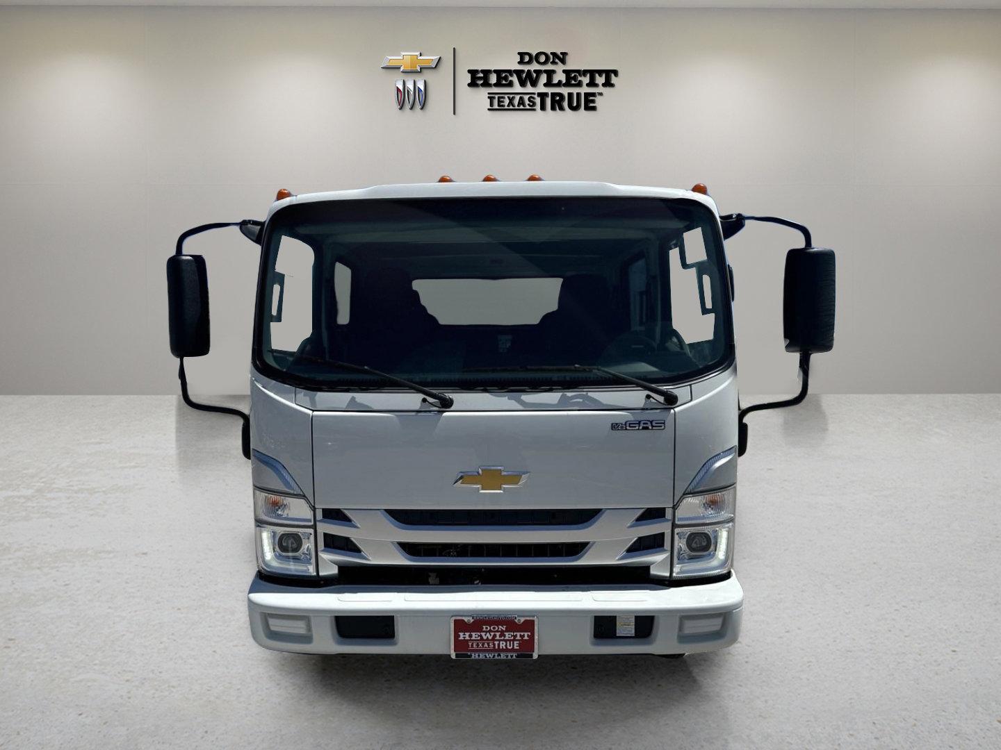 2025 Chevrolet Low Cab Forward 5500 XG Vehicle Photo in GEORGETOWN, TX 78626-7508