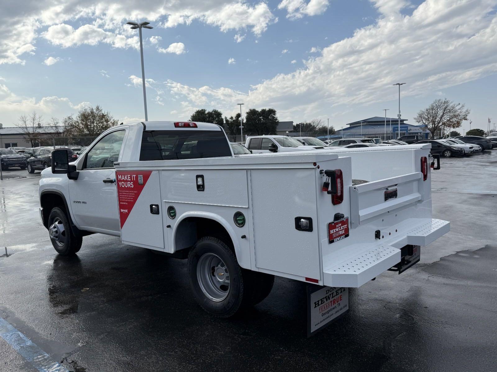 2025 Chevrolet Silverado 3500 HD Chassis Cab Vehicle Photo in GEORGETOWN, TX 78626-7508