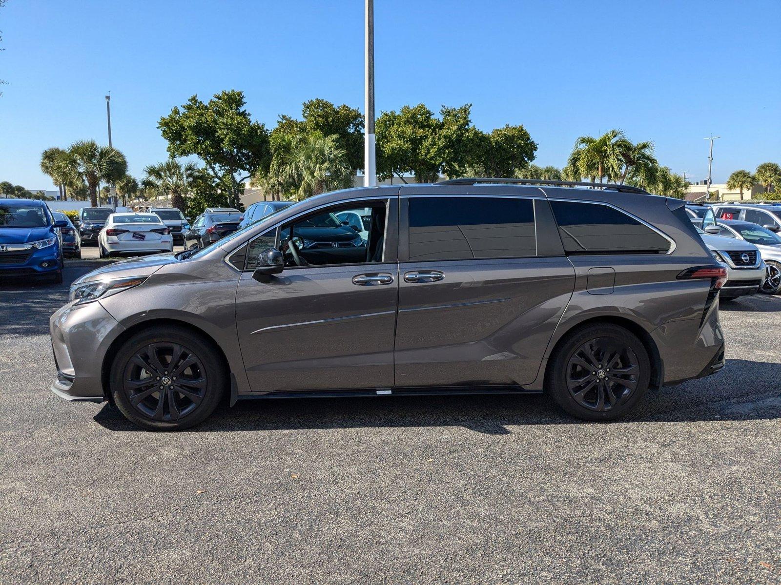 2022 Toyota Sienna Vehicle Photo in Miami, FL 33015