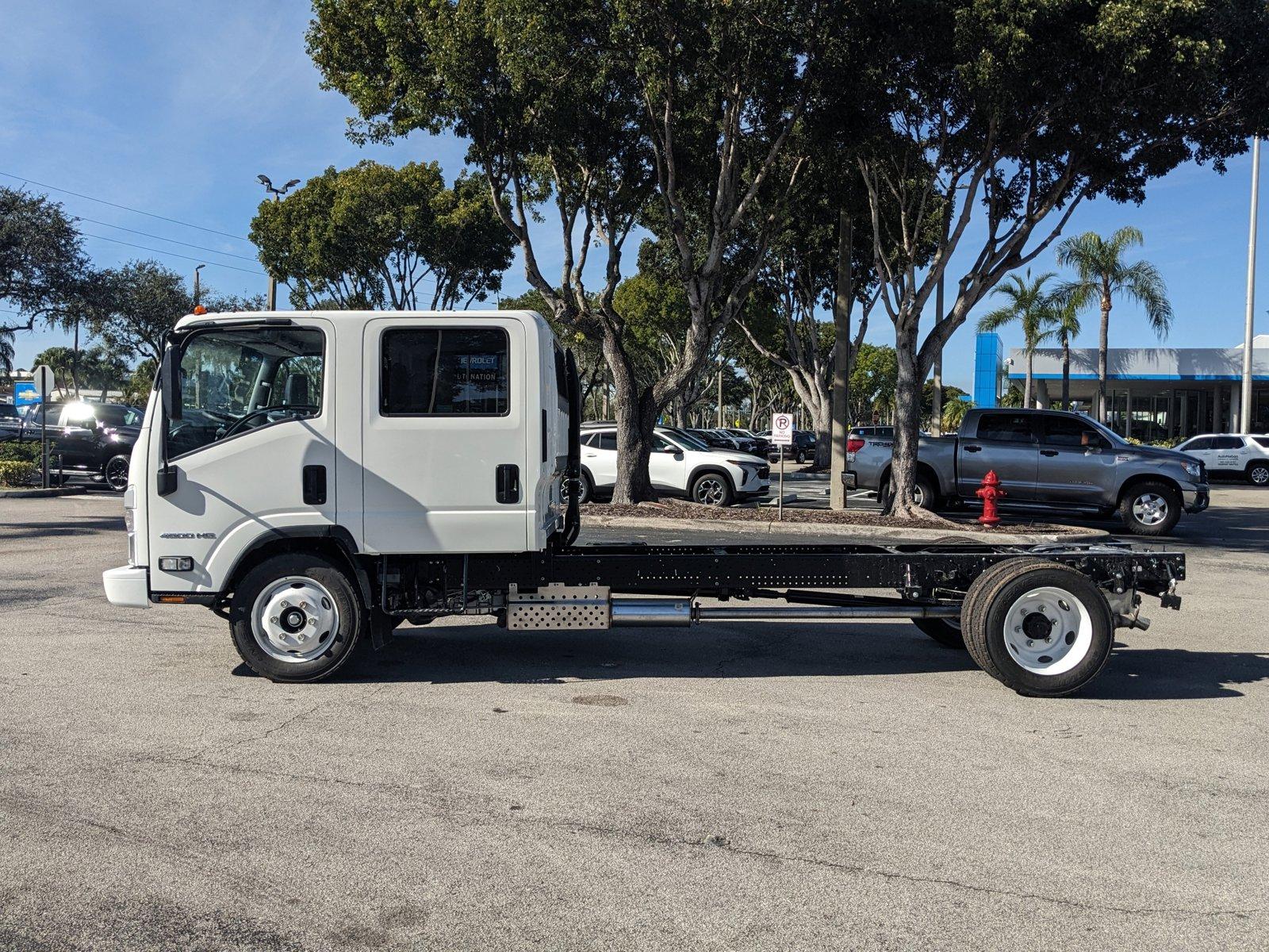 2025 Chevrolet Low Cab Forward 4500 Vehicle Photo in GREENACRES, FL 33463-3207