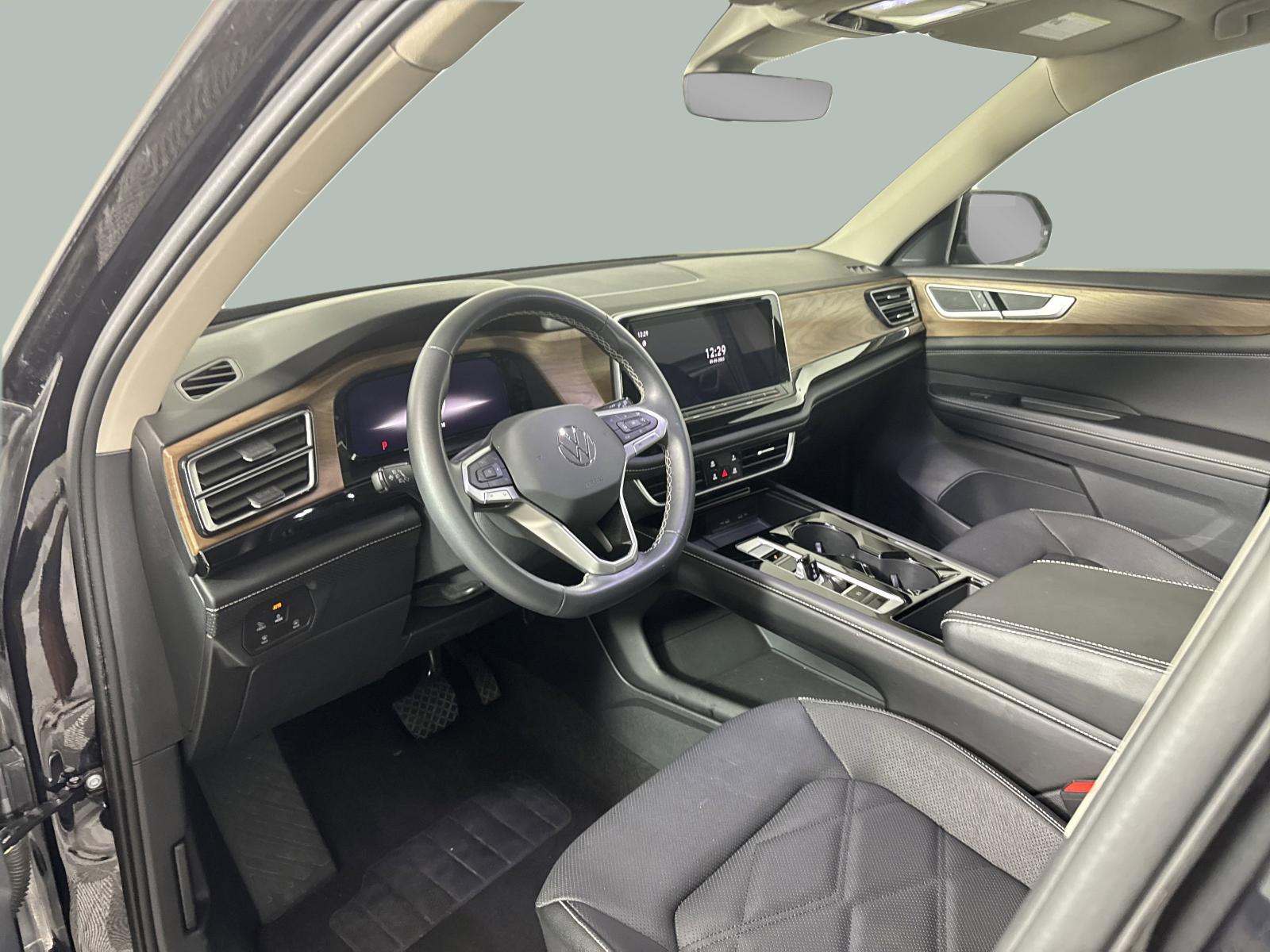 2024 Volkswagen Atlas Vehicle Photo in Georgetown, TX 78626