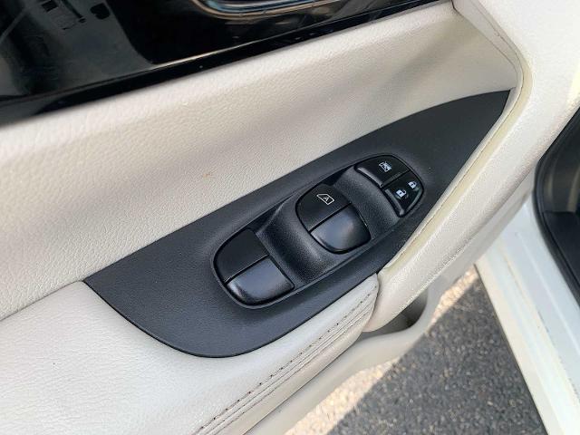 2017 Nissan Rogue Sport Vehicle Photo in MOON TOWNSHIP, PA 15108-2571