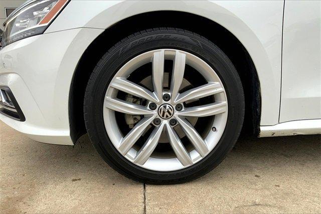2018 Volkswagen Passat Vehicle Photo in TOPEKA, KS 66609-0000