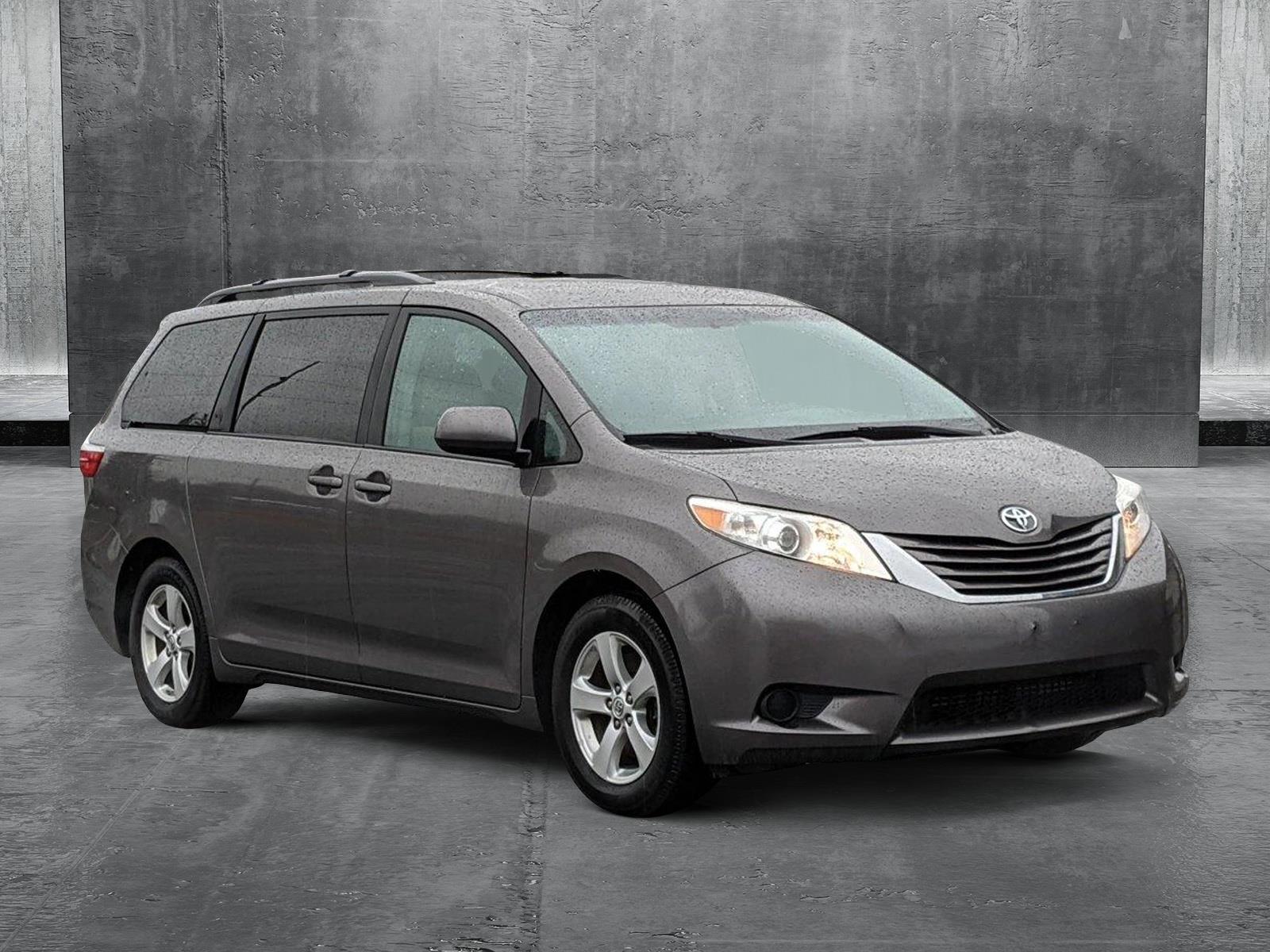 2017 Toyota Sienna Vehicle Photo in Spokane Valley, WA 99212