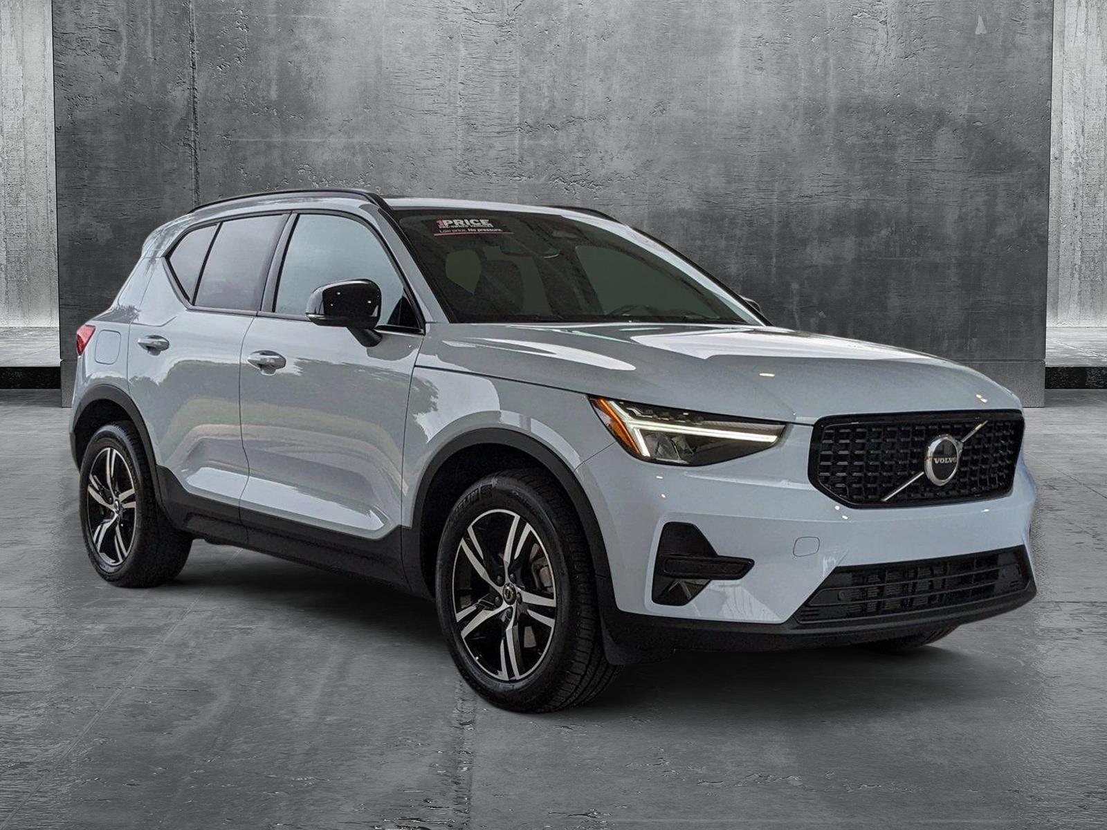 2024 Volvo XC40 Vehicle Photo in Sarasota, FL 34231