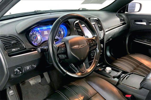 2022 Chrysler 300 Vehicle Photo in KANSAS CITY, MO 64114-4502