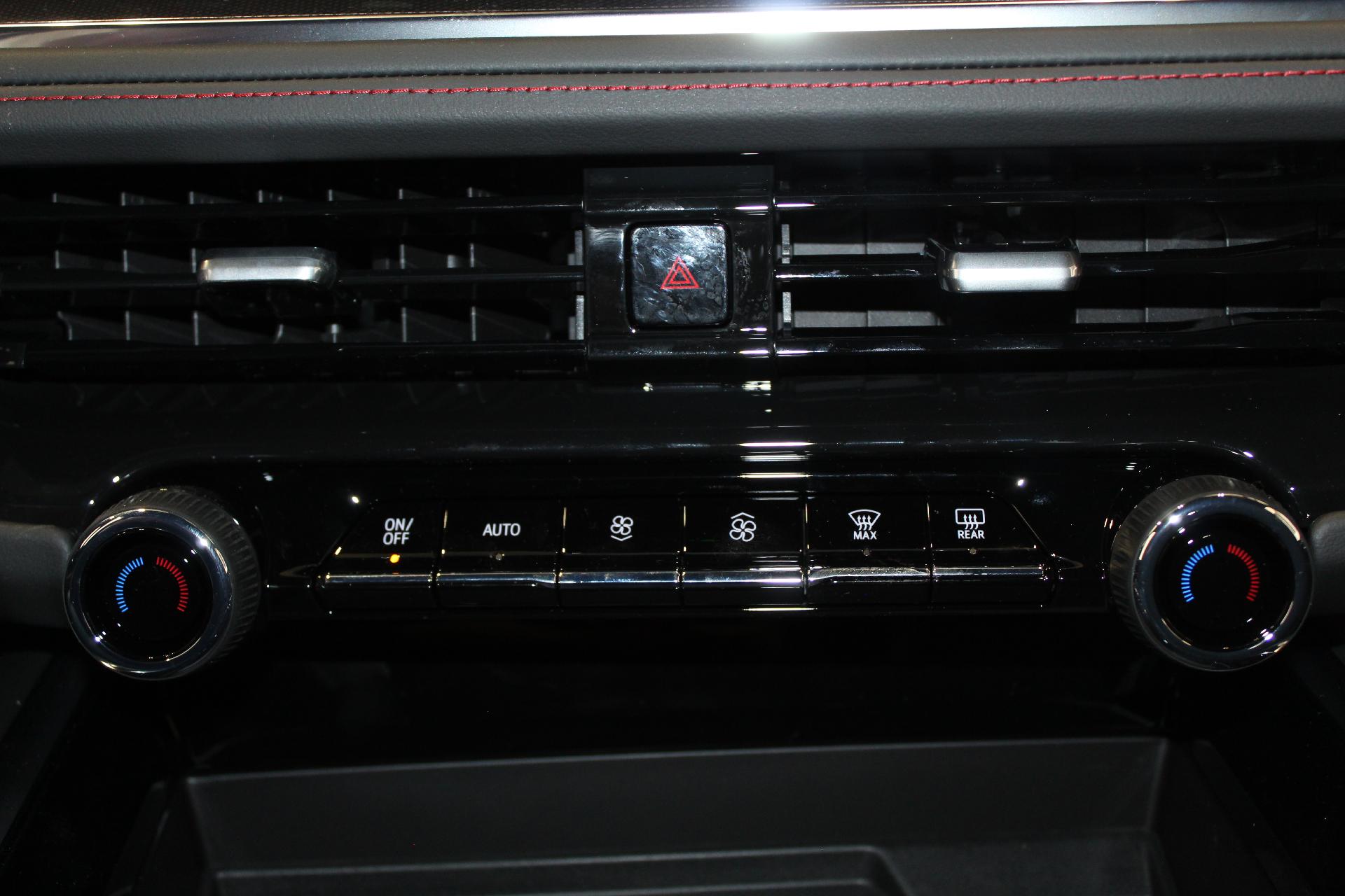 2025 Chevrolet Suburban Vehicle Photo in NORTHAMPTON, MA 01060-1120