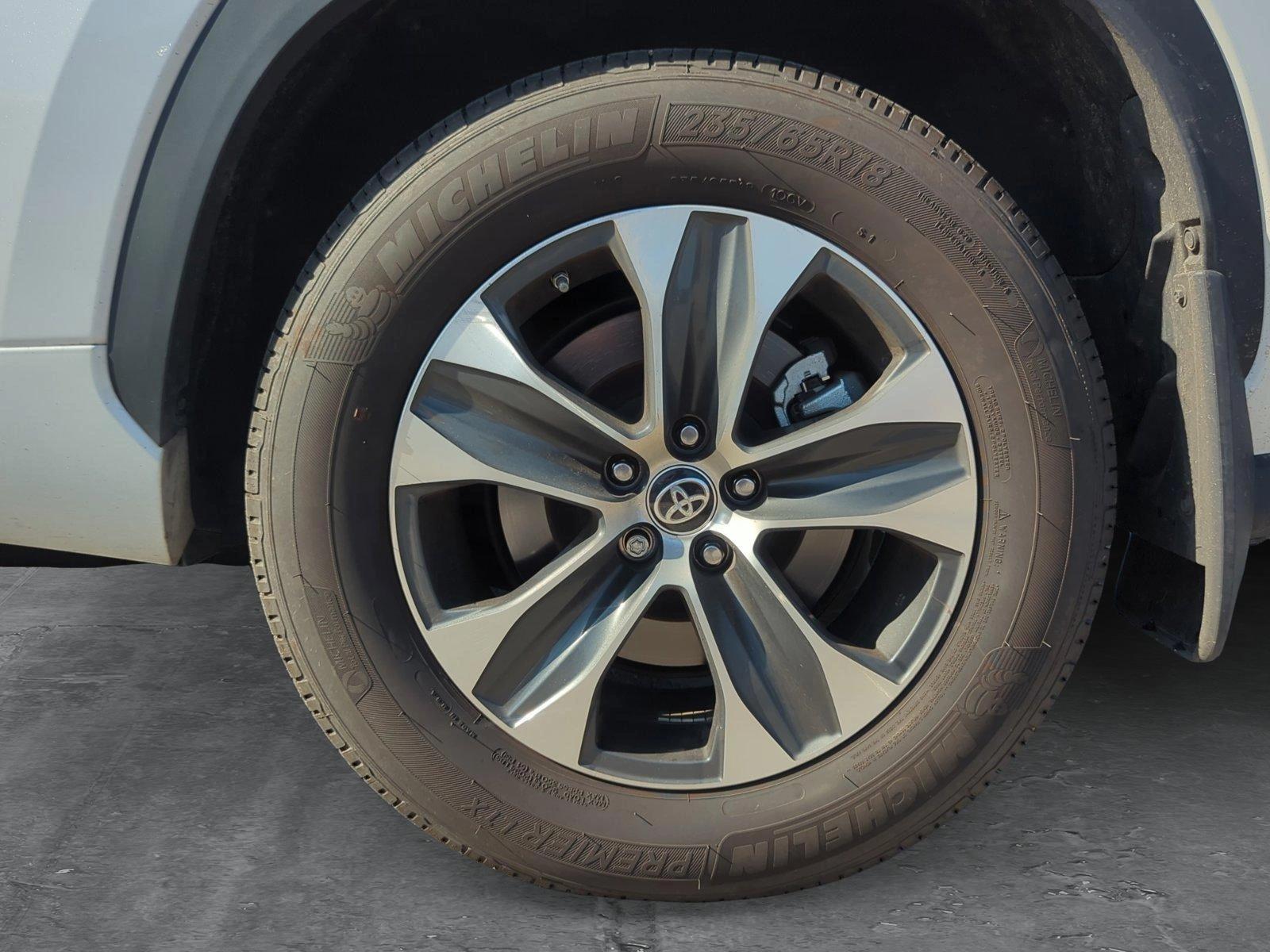 2024 Toyota Highlander Vehicle Photo in Memphis, TN 38125