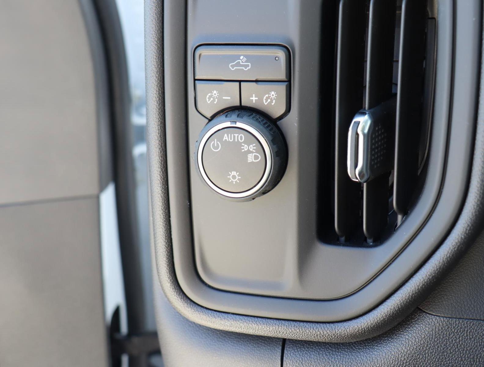 2025 Chevrolet Silverado 1500 Vehicle Photo in LOS ANGELES, CA 90007-3794