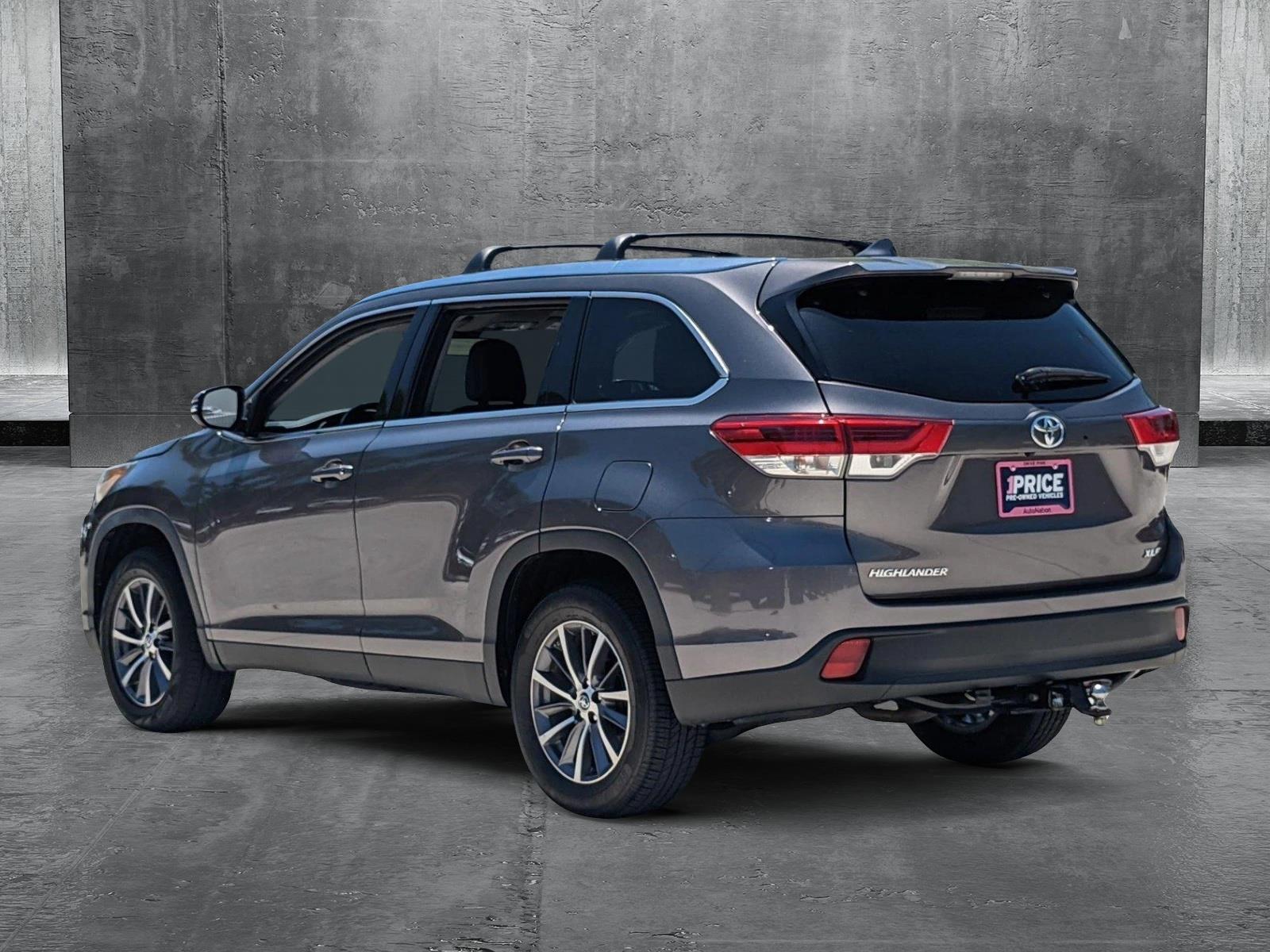 2019 Toyota Highlander Vehicle Photo in Davie, FL 33331