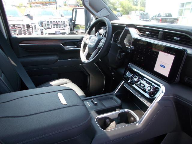 2025 GMC Sierra 2500 HD Vehicle Photo in LOWELL, MA 01852-4336