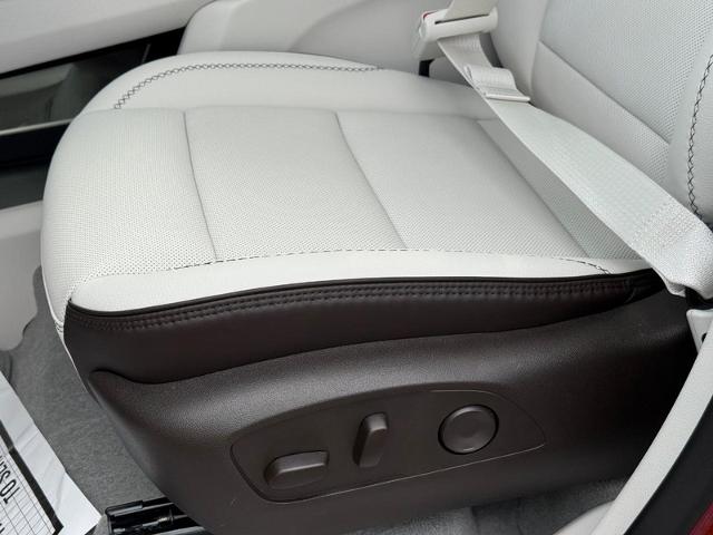 2025 GMC Acadia Vehicle Photo in COLUMBIA, MO 65203-3903