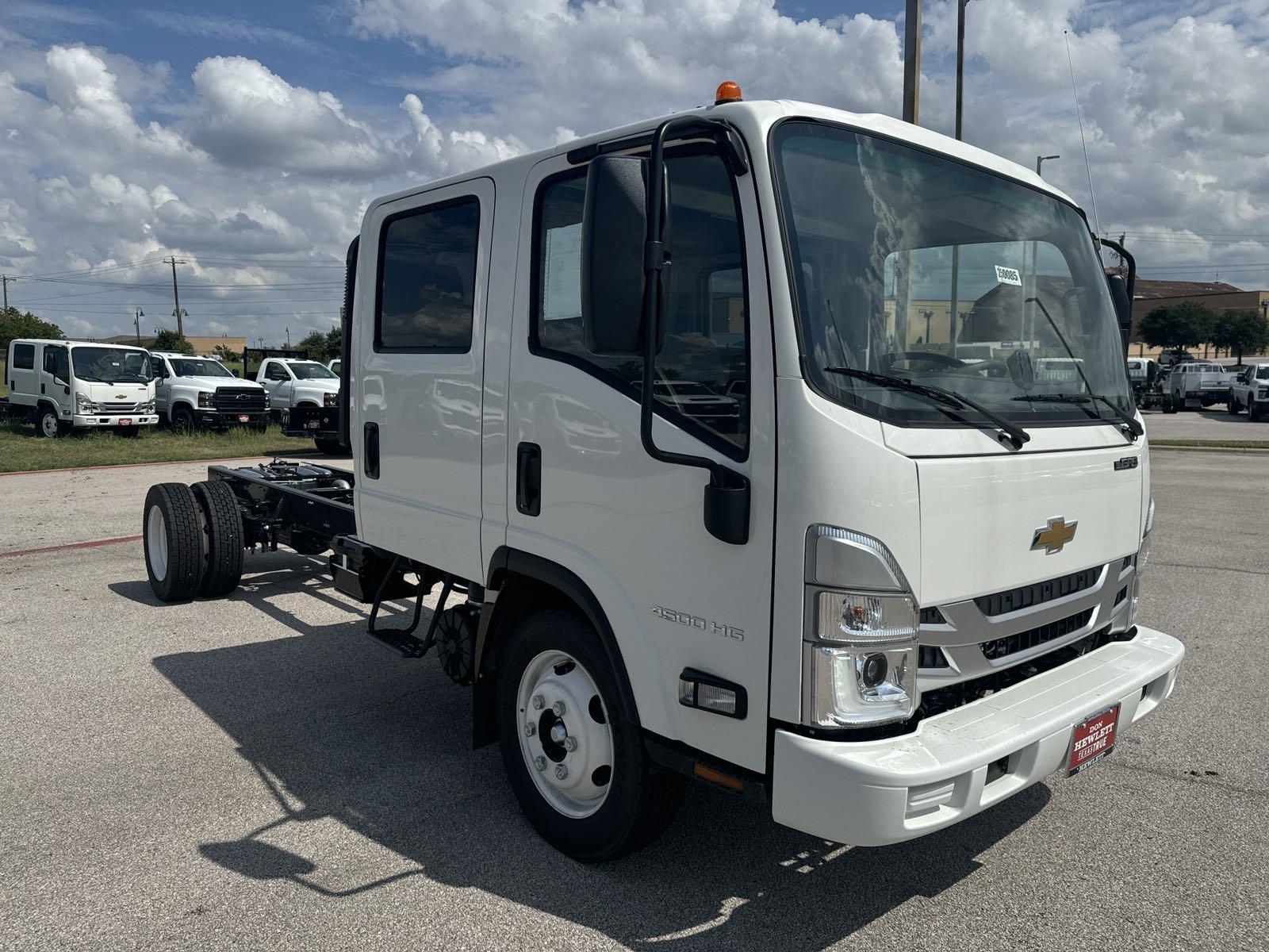 2025 Chevrolet Low Cab Forward 4500 Vehicle Photo in GEORGETOWN, TX 78626-7508