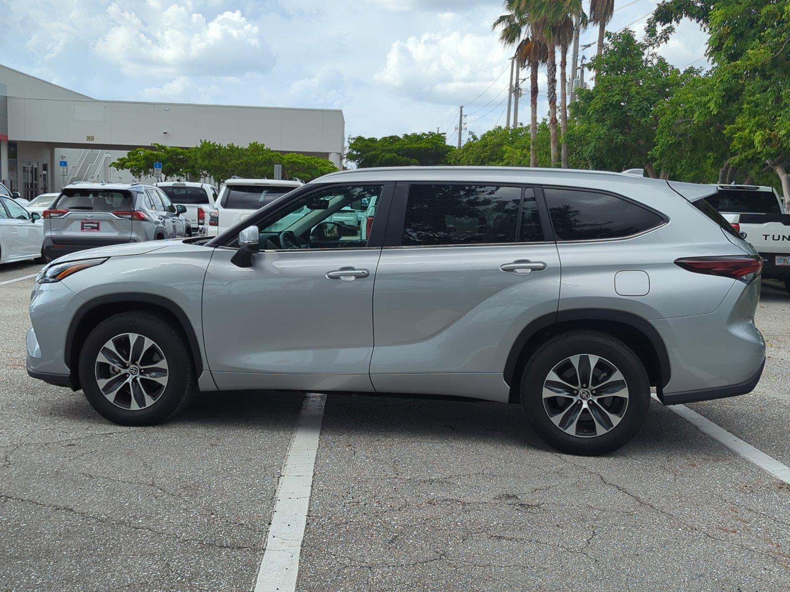 2024 Toyota Highlander Vehicle Photo in Ft. Myers, FL 33907