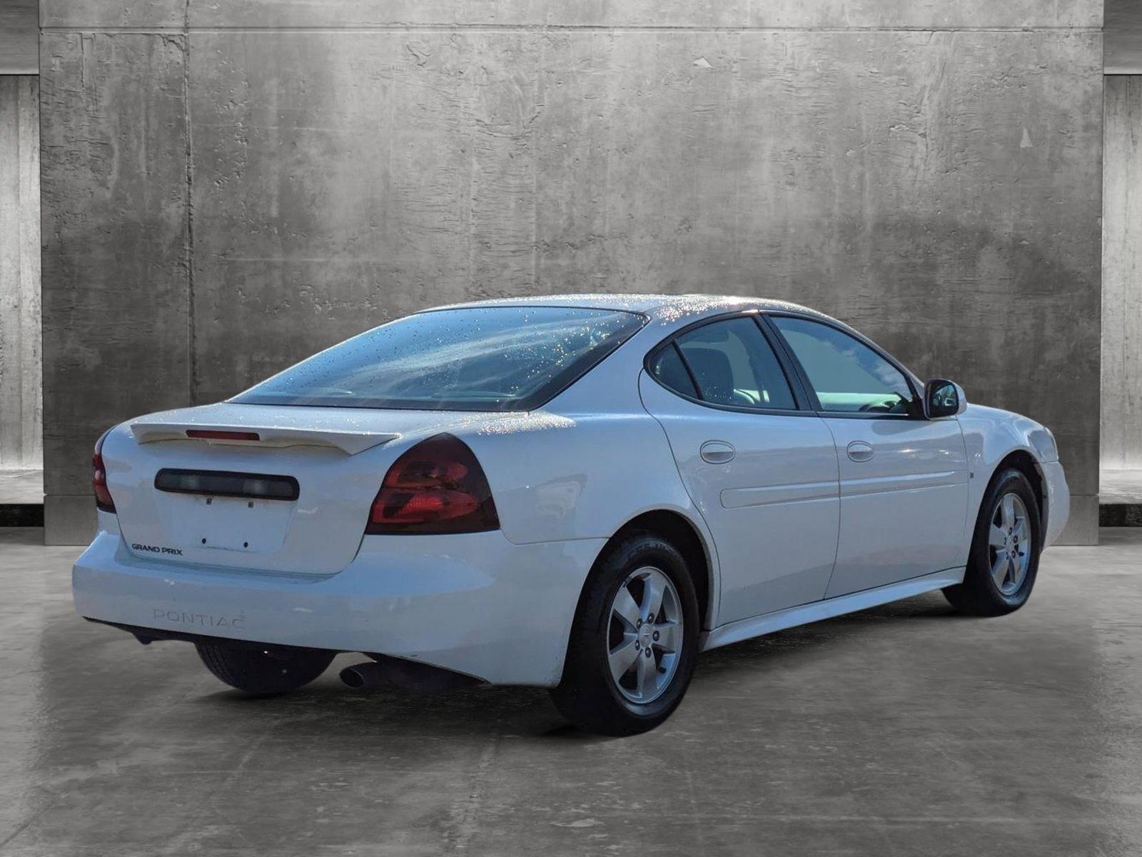 2008 Pontiac Grand Prix Vehicle Photo in Spokane Valley, WA 99212