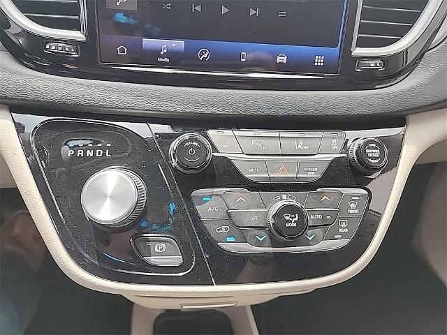 2021 Chrysler Pacifica Vehicle Photo in EASTLAND, TX 76448-3020