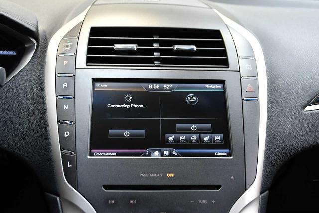 2016 Lincoln MKZ Vehicle Photo in DALLAS, TX 75235