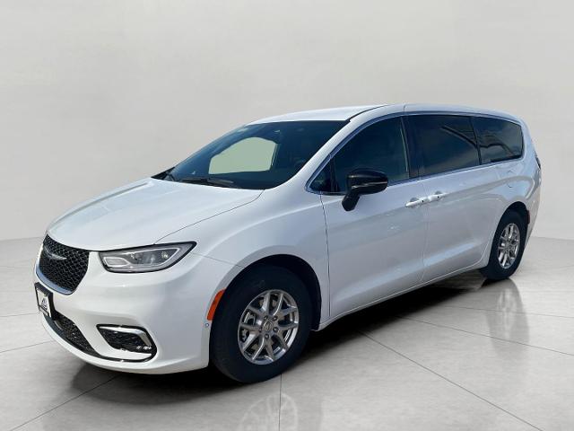 2025 Chrysler Pacifica Vehicle Photo in Kaukauna, WI 54130