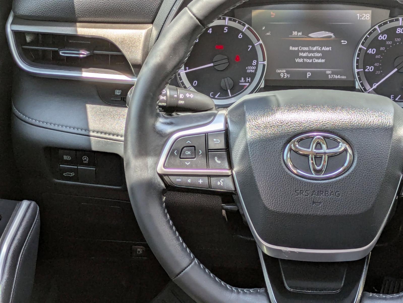 2023 Toyota Highlander Vehicle Photo in SELMA, TX 78154-1460