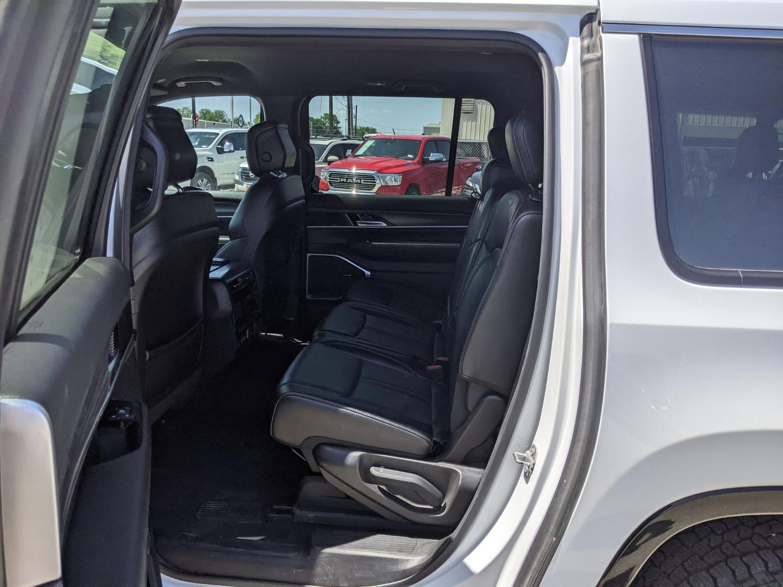 2023 Jeep Wagoneer L Vehicle Photo in Seguin, TX 78155