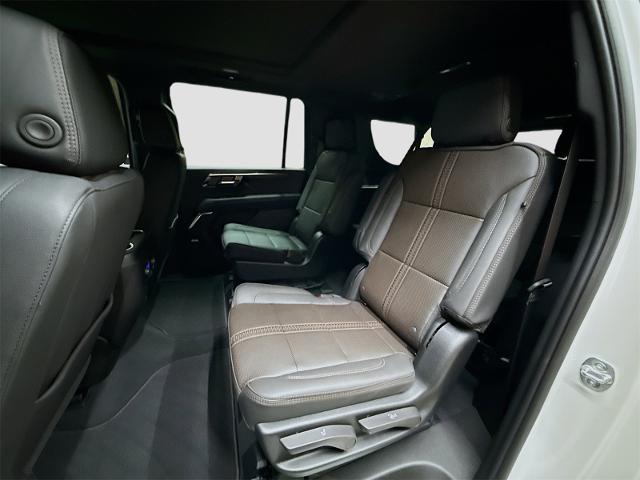 2025 Chevrolet Suburban Vehicle Photo in EVERETT, WA 98203-5662
