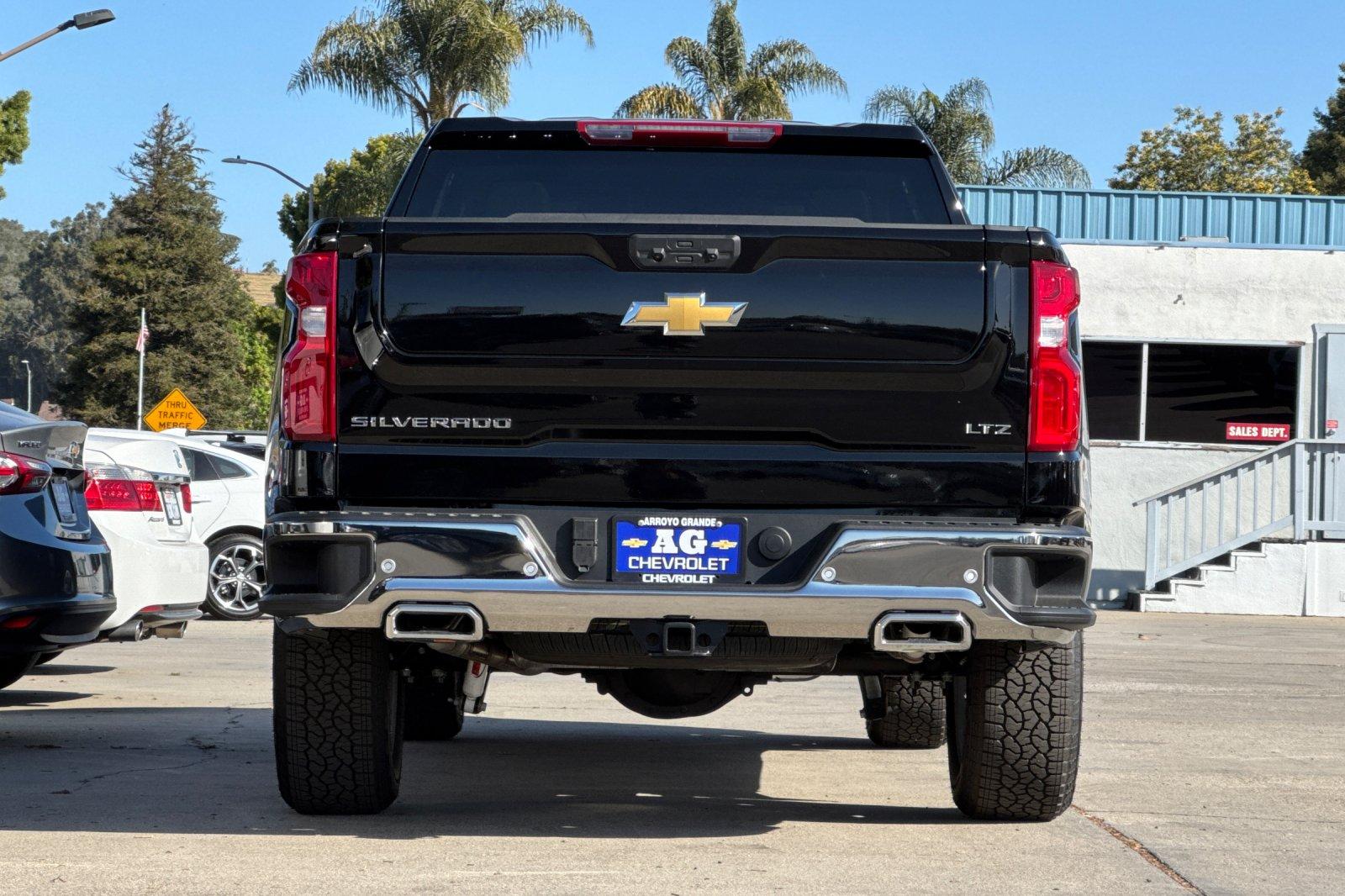 View vehicle photo 6