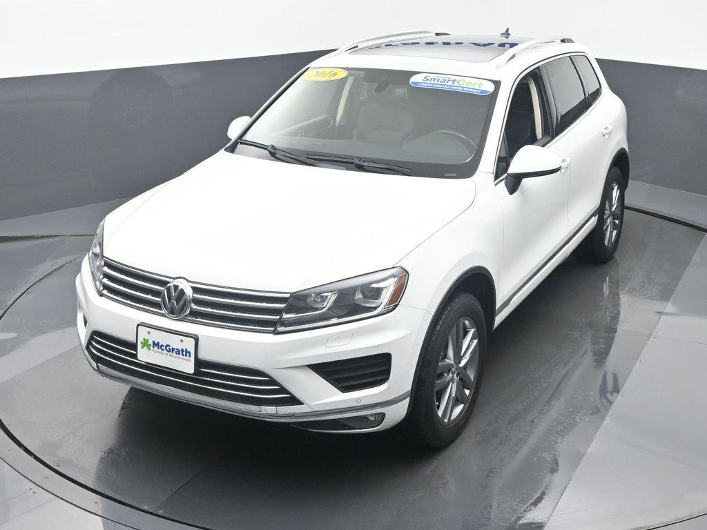 2016 Volkswagen Touareg Vehicle Photo in Marion, IA 52302