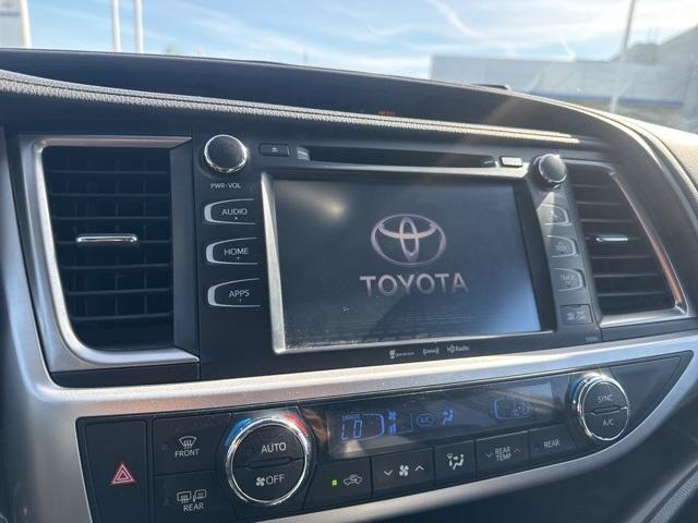 2019 Toyota Highlander Vehicle Photo in VENTURA, CA 93003-8585