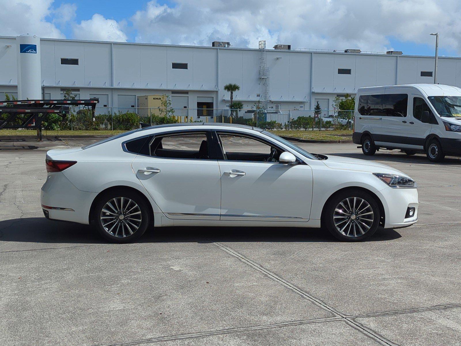 2017 Kia Cadenza Vehicle Photo in Margate, FL 33063