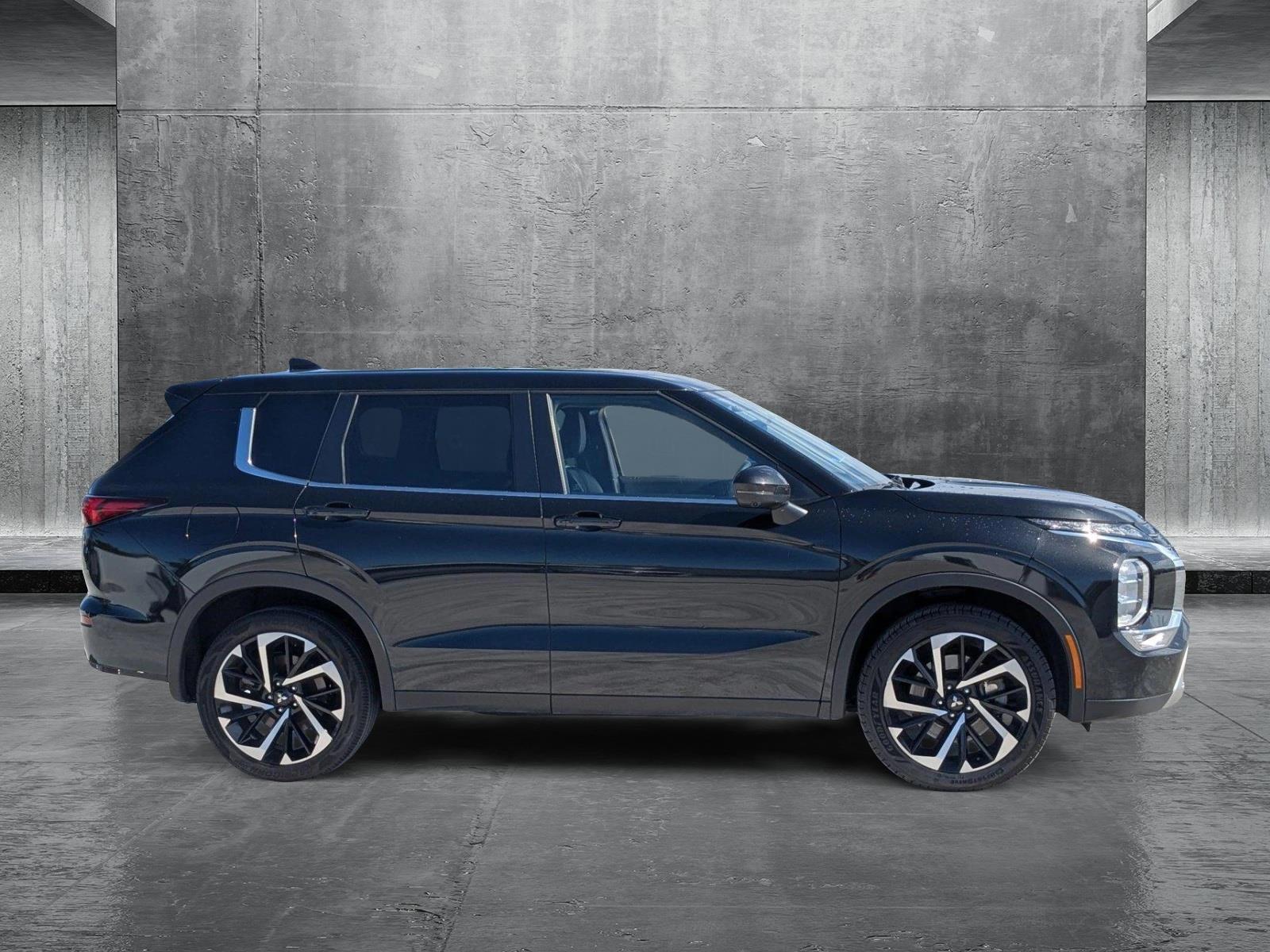 2023 Mitsubishi Outlander Vehicle Photo in Pembroke Pines , FL 33084