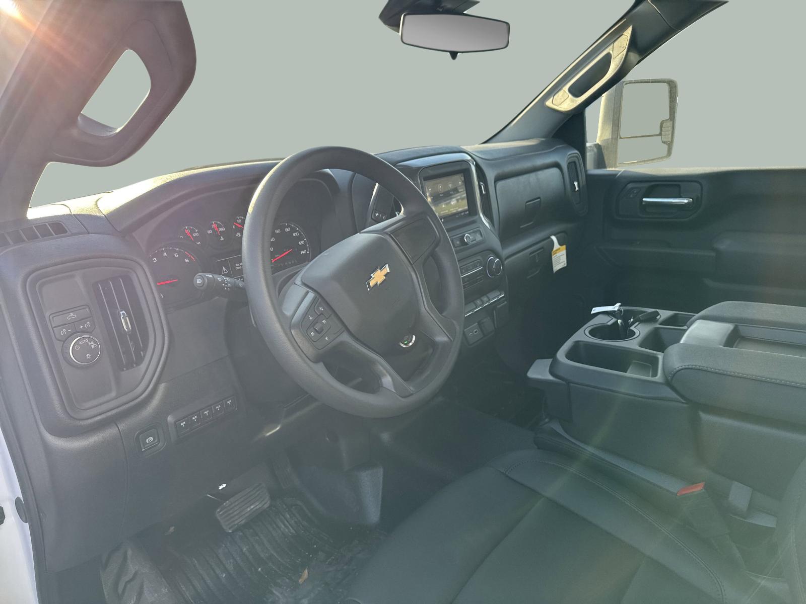 2025 Chevrolet Silverado 3500 HD Chassis Cab Vehicle Photo in GEORGETOWN, TX 78626-7508