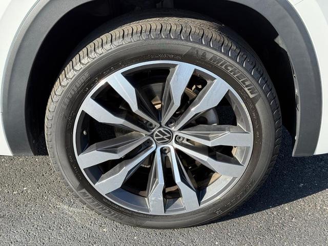 2020 Volkswagen Atlas Cross Sport Vehicle Photo in COLUMBIA, MO 65203-3903