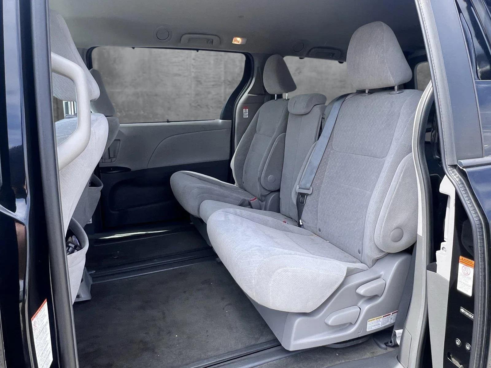 2015 Toyota Sienna Vehicle Photo in Santa Clarita, CA 91355