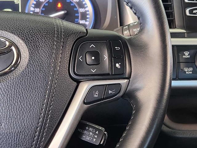 2017 Toyota Highlander Vehicle Photo in DALLAS, TX 75209