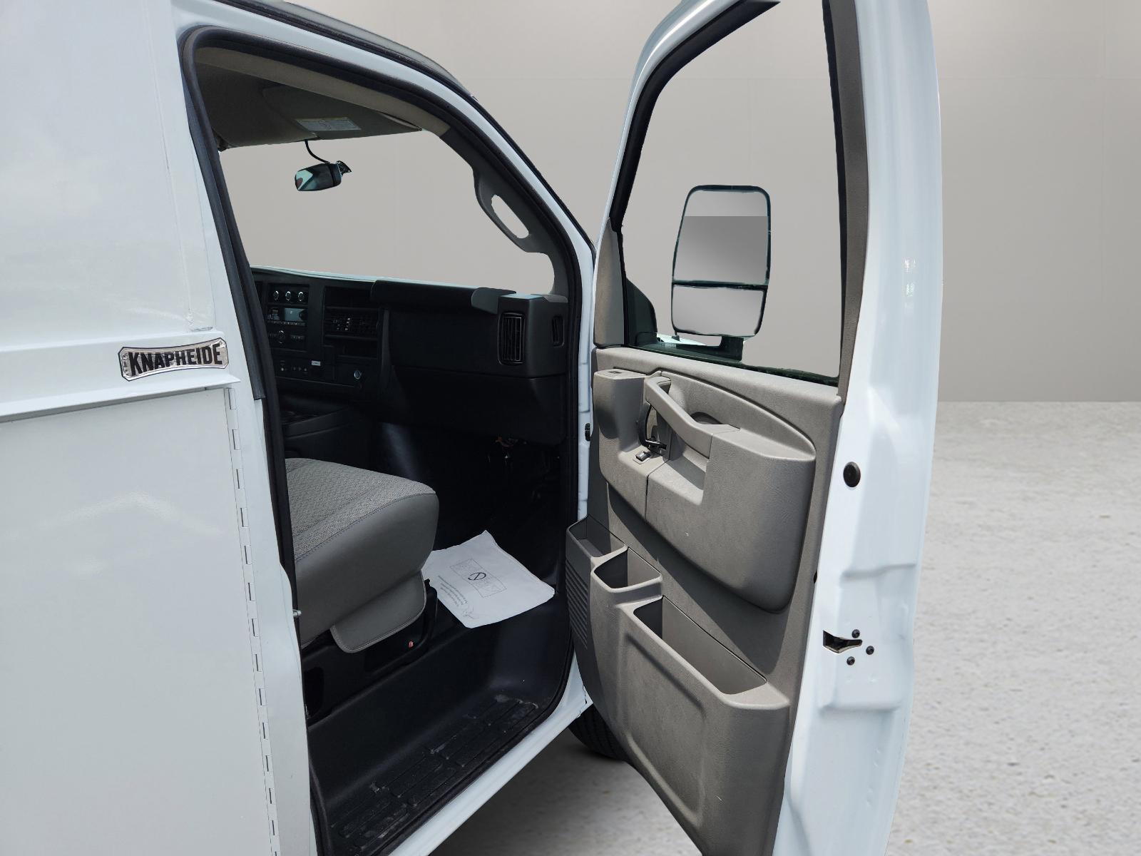 2025 Chevrolet Express Cutaway 3500 Vehicle Photo in GEORGETOWN, TX 78626-7508
