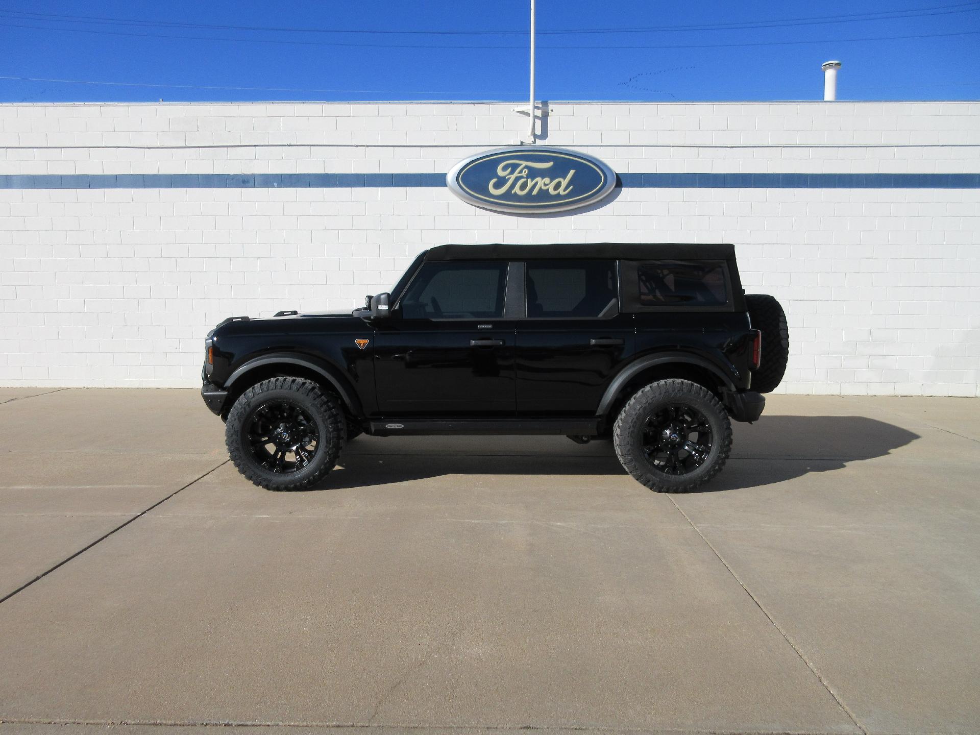 Used 2021 Ford Bronco 4-Door Badlands with VIN 1FMEE5DP3MLB08107 for sale in Winfield, KS