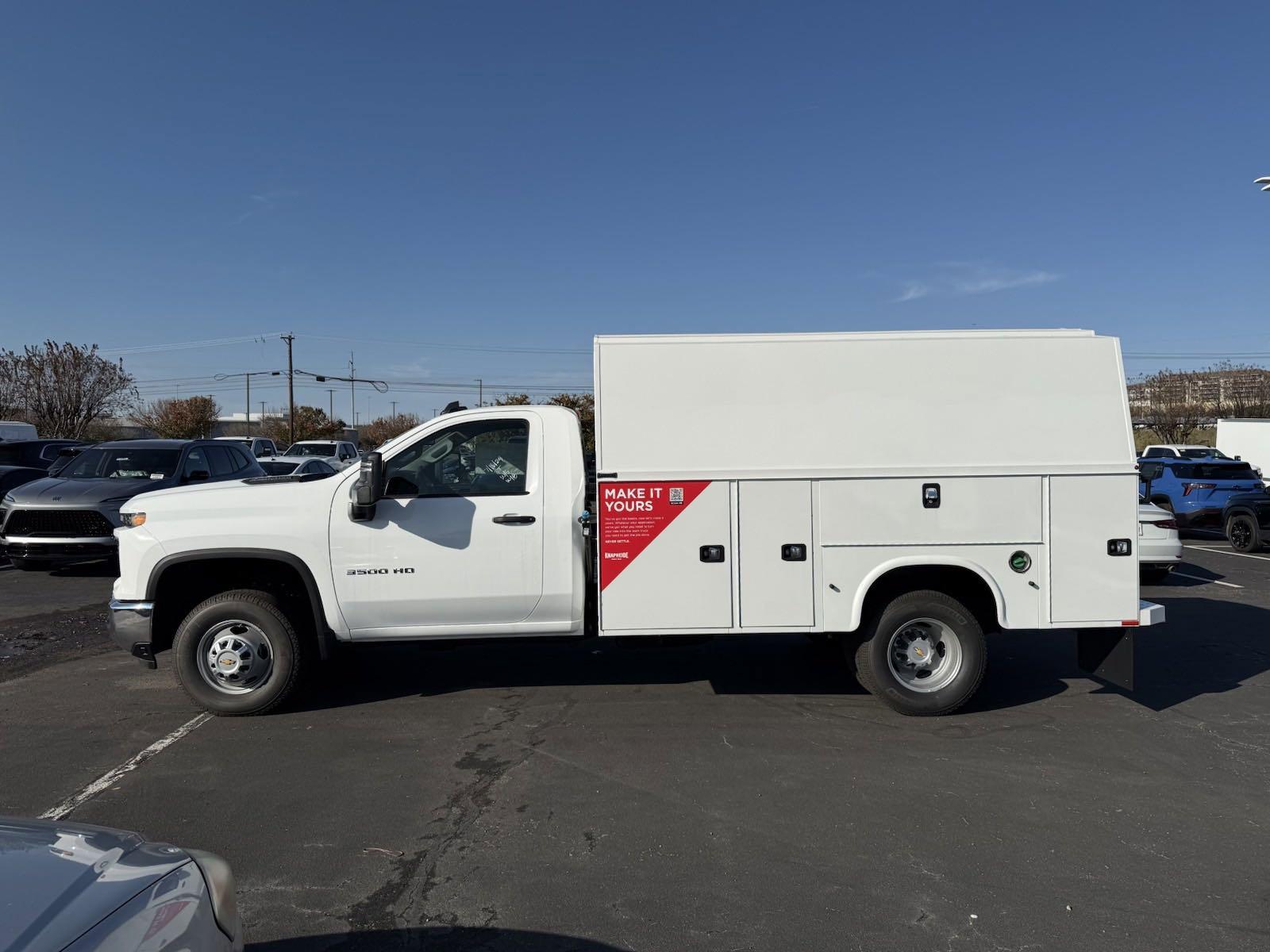 2024 Chevrolet Silverado 3500 HD Chassis Cab Vehicle Photo in GEORGETOWN, TX 78626-7508