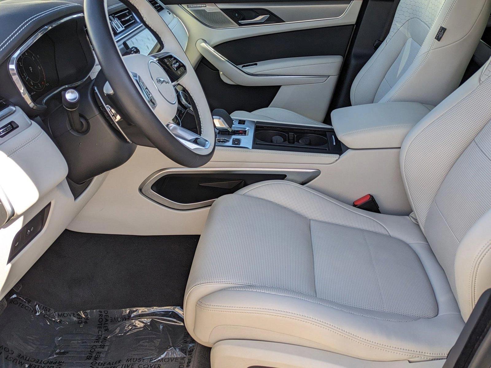 2025 Jaguar F-PACE Vehicle Photo in TIMONIUM, MD 21093-2300