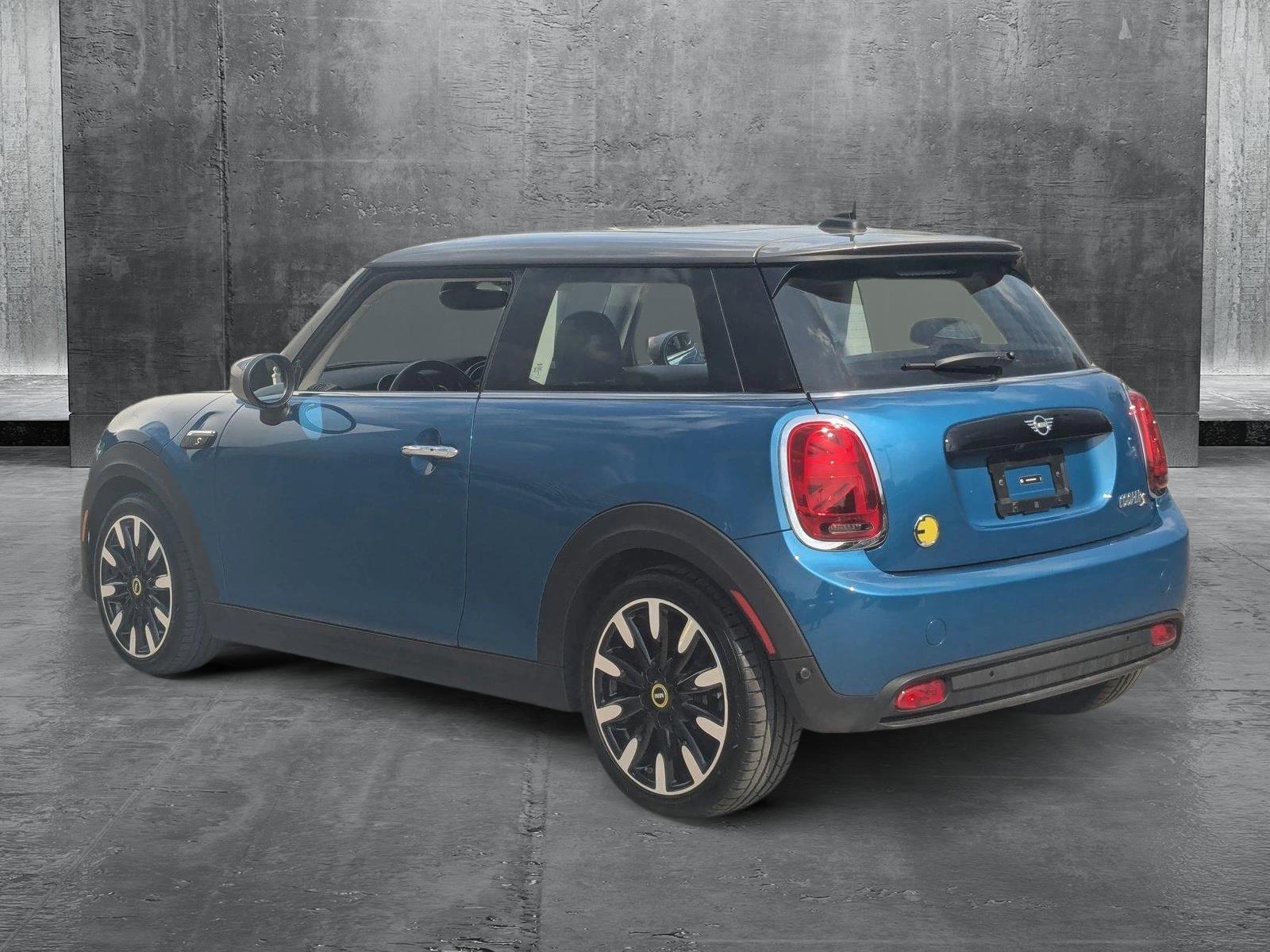 2024 MINI Electric Hardtop 2 Door Signature Vehicle Photo in Towson, MD 21204