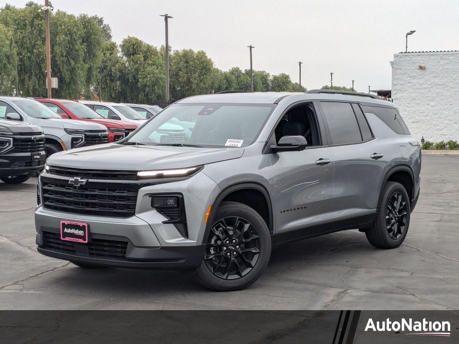 2025 Chevrolet Traverse Vehicle Photo in VALENCIA, CA 91355-1705