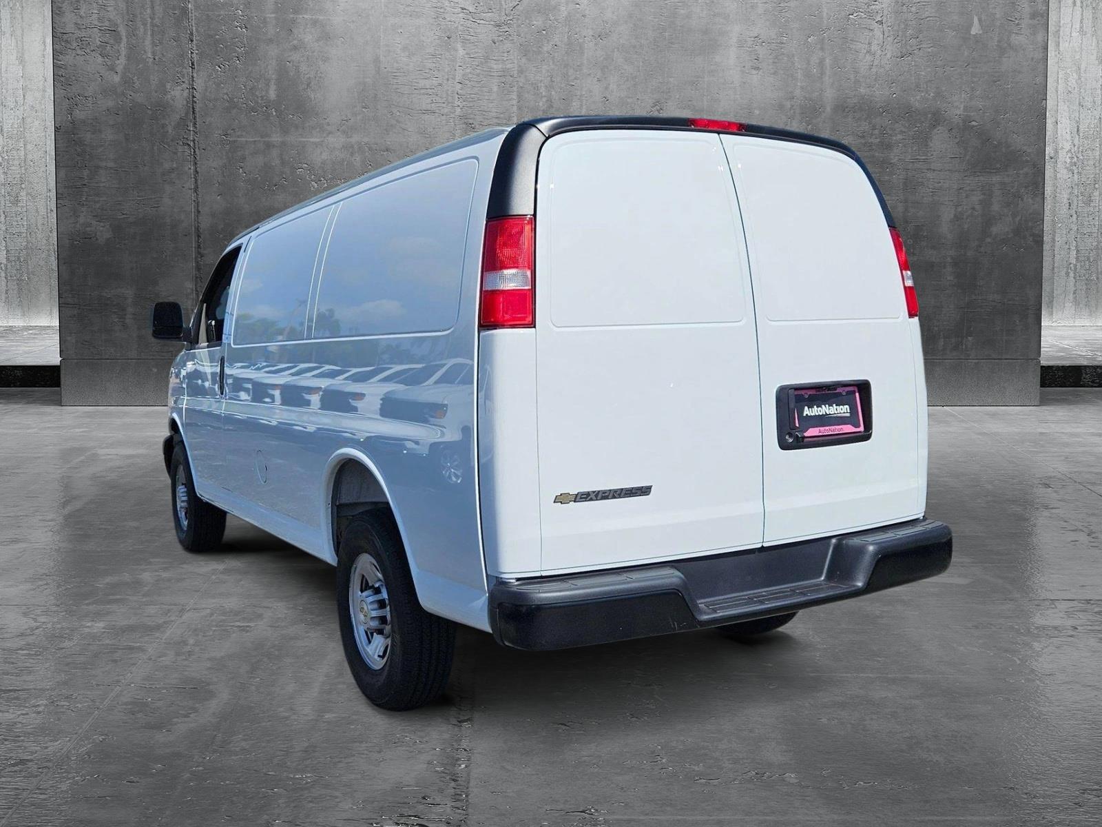 2025 Chevrolet Express Cargo 2500 Vehicle Photo in GREENACRES, FL 33463-3207