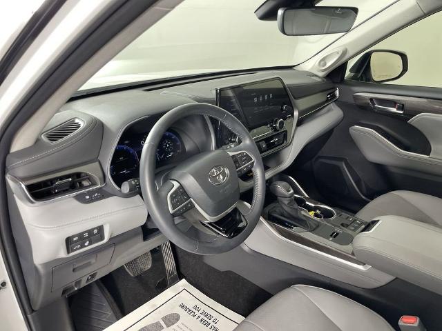 2024 Toyota Highlander Vehicle Photo in GILBERT, AZ 85297-0402
