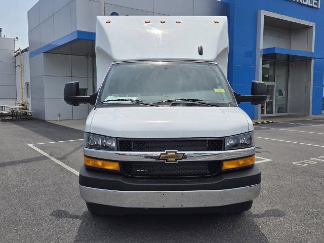 2025 Chevrolet Express Cutaway 3500 Vehicle Photo in GARDNER, MA 01440-3110