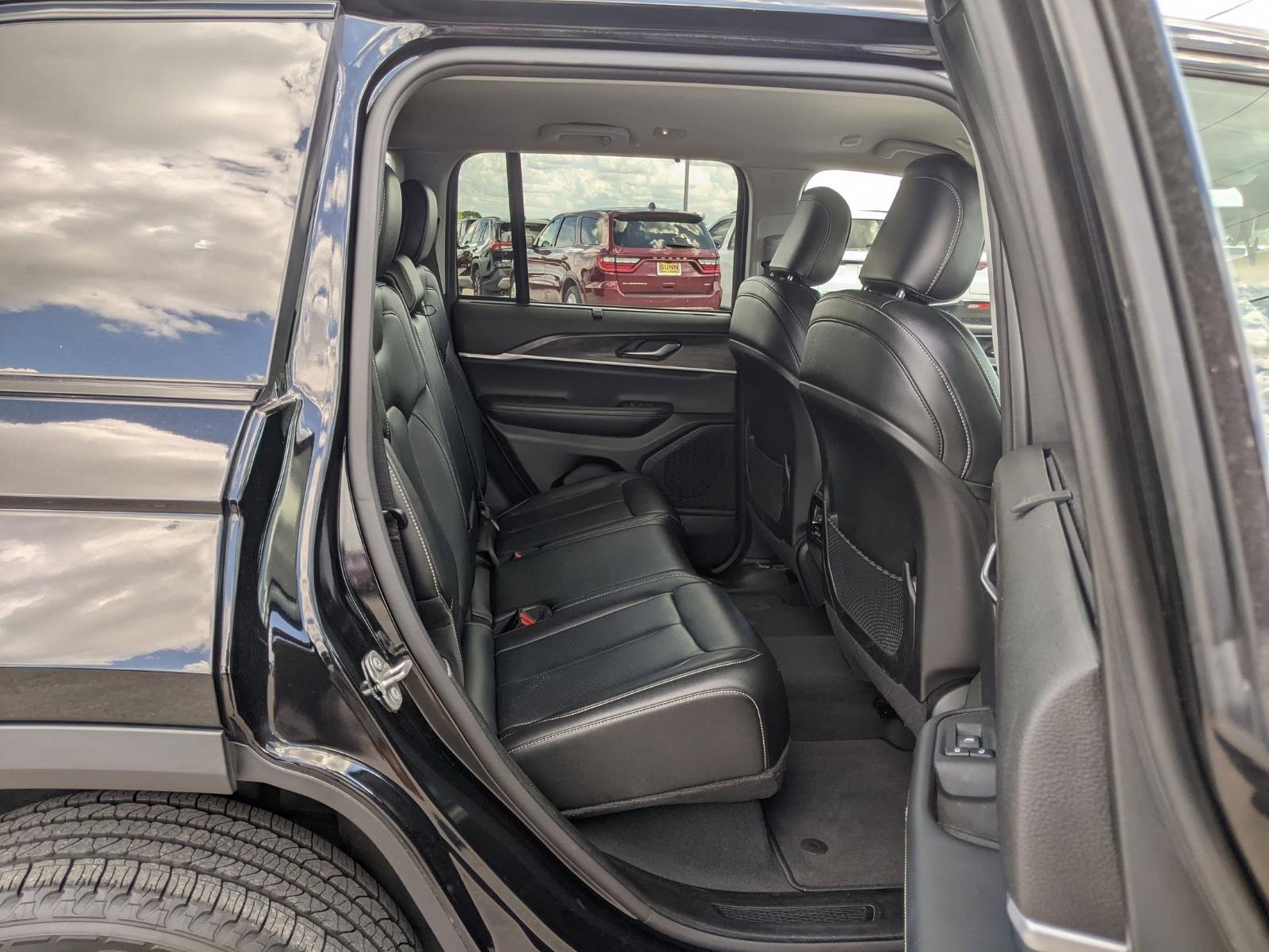 2023 Jeep Grand Cherokee Vehicle Photo in Seguin, TX 78155