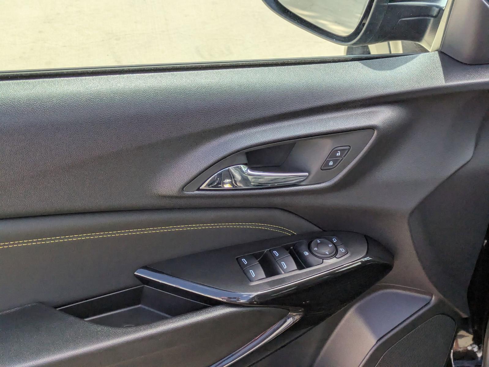 2025 Chevrolet Trax Vehicle Photo in SELMA, TX 78154-1460