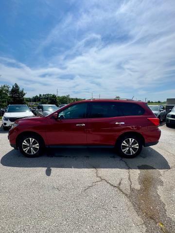2017 Nissan Pathfinder Vehicle Photo in Lees Summit, MO 64086
