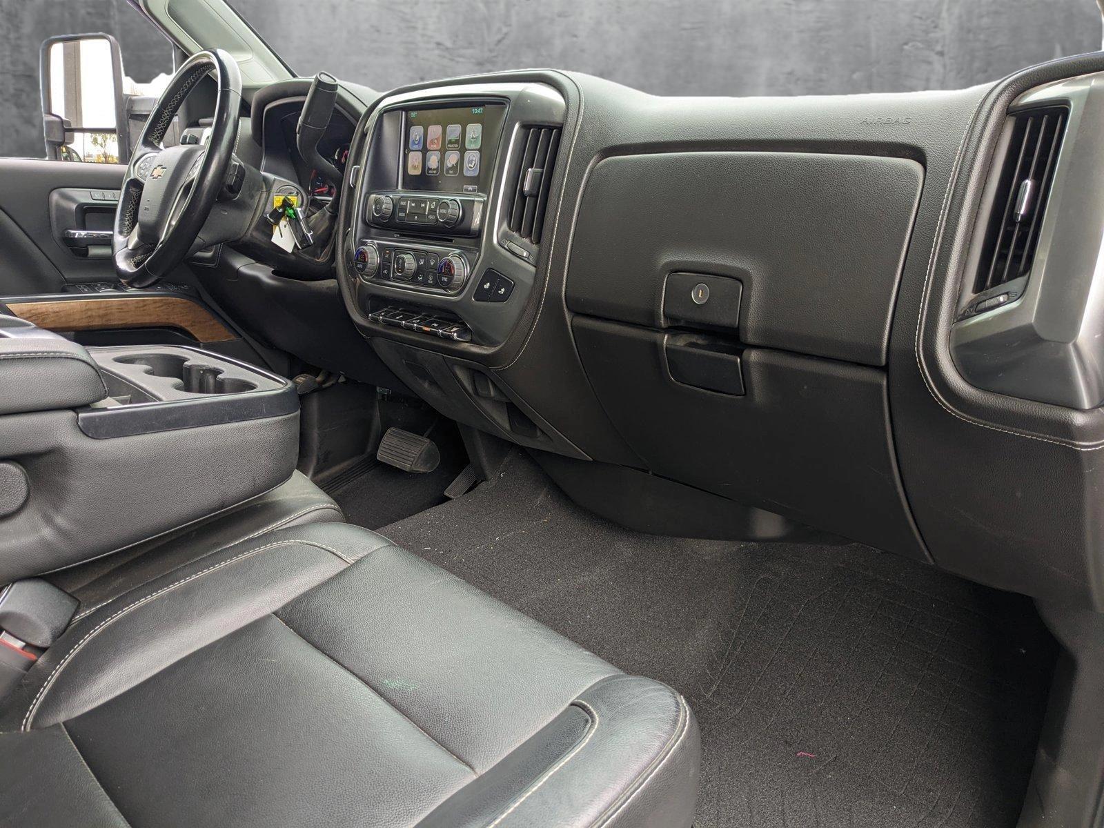 2019 Chevrolet Silverado 2500HD Vehicle Photo in VALENCIA, CA 91355-1705